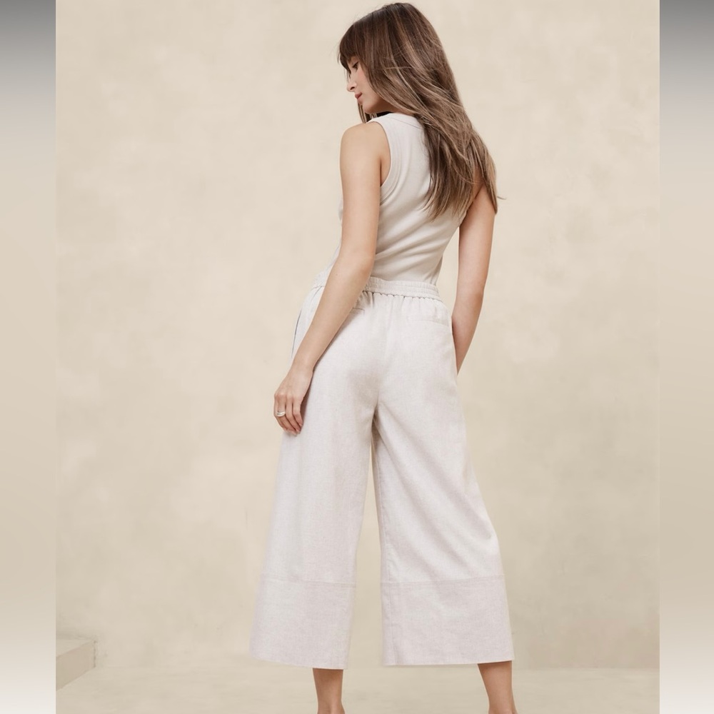 NEW! Unopened and never worn. Banana Republic Wide-Leg Linen-Blend Cropped Pants